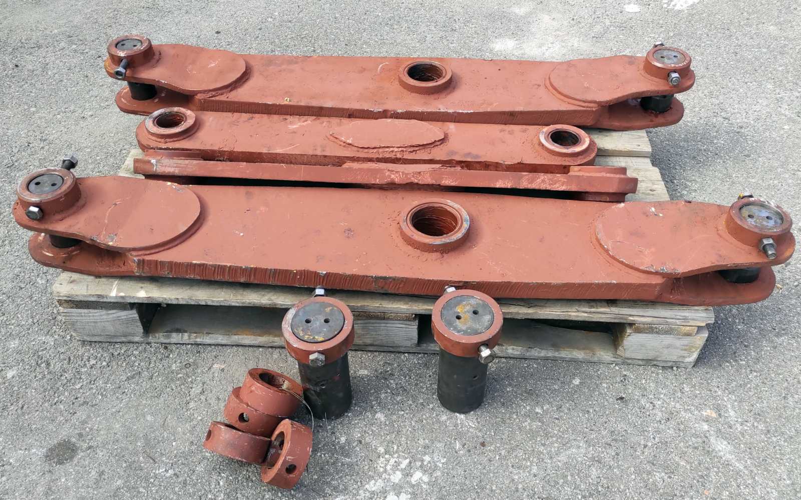 Repair of the rocker arms of the T-156 loader (restoration of the bushing seats)